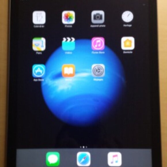 Apple iPad Air  16GB 9.7" WiFi! Very good!! - Picture 4 of 6